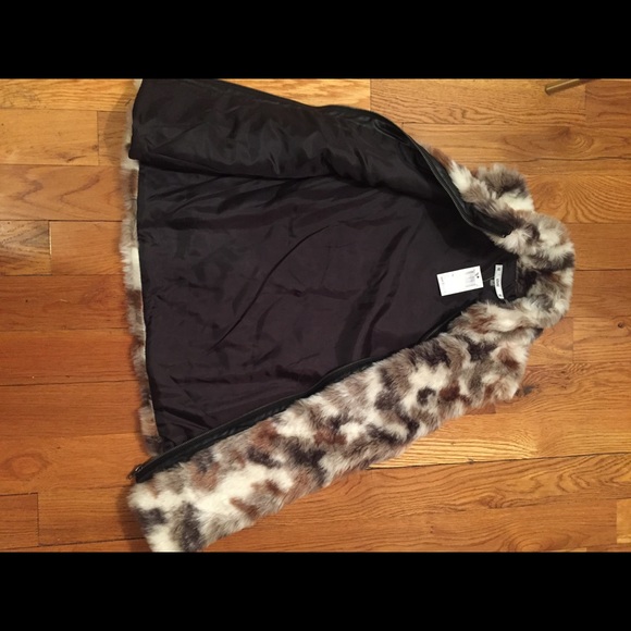 Faux fur vest with leather trim - Picture 5 of 7
